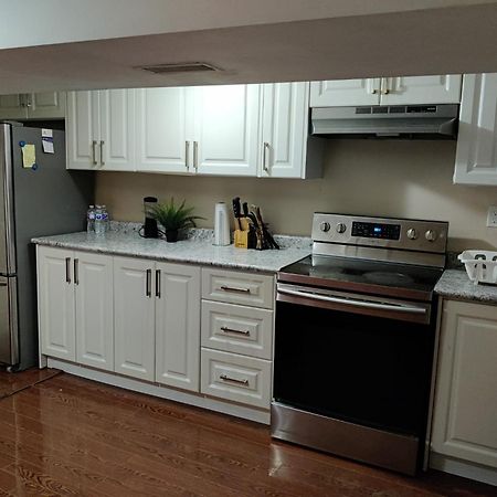 Spacious Mbr Near Kennedy Subway & Go Toronto Exterior foto